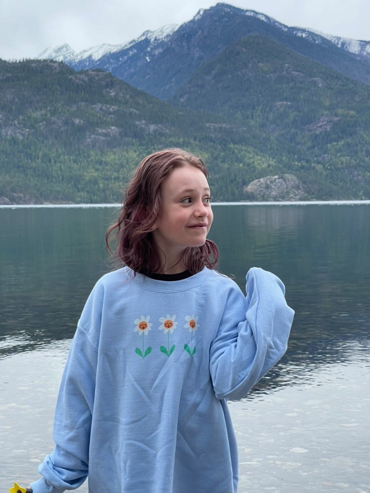 Sweater with 3 flower buds