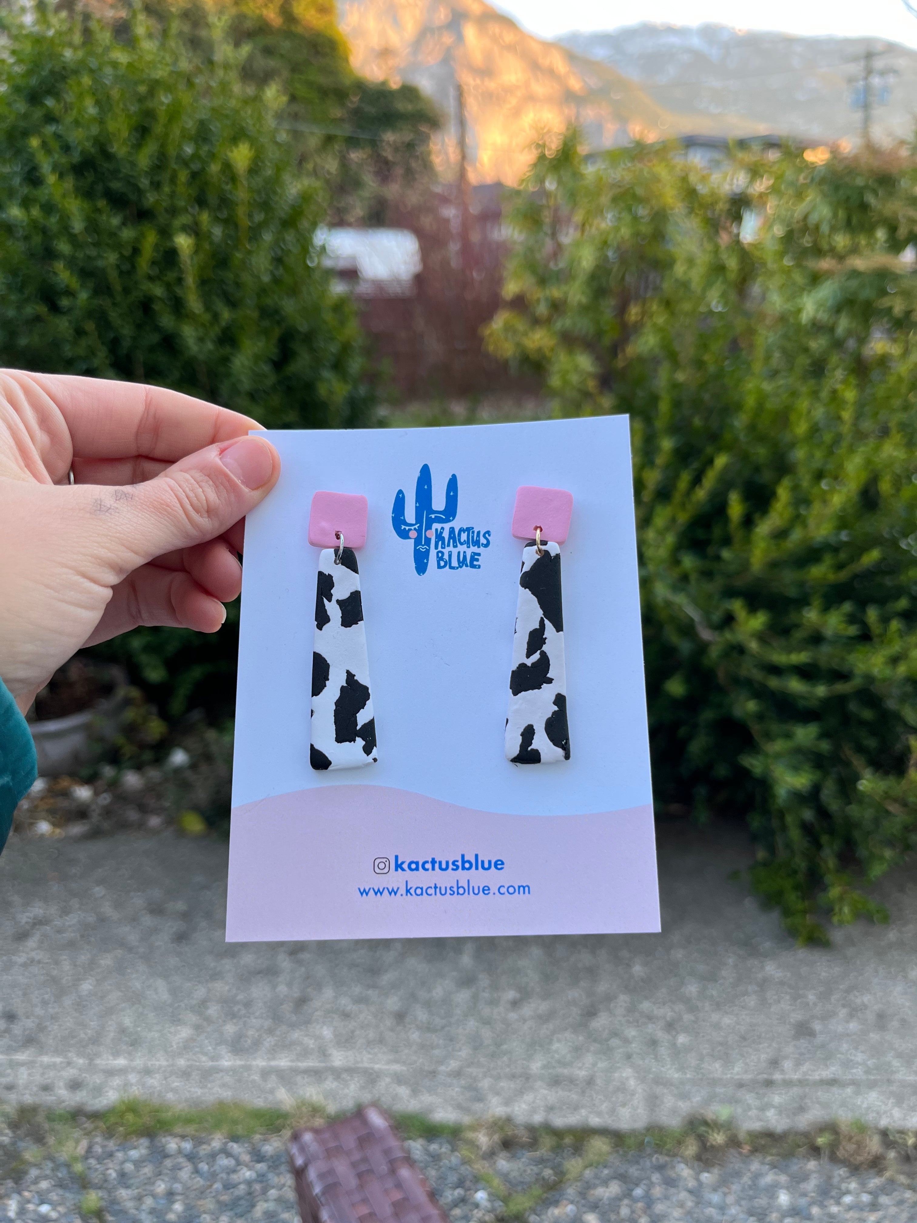 Retro cow dangles
