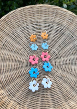 Load image into Gallery viewer, Flower charms on hoops
